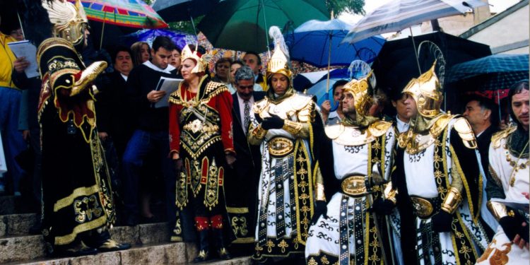 Valera de Abajo y los Dichos a la Virgen del Rosario en 1998