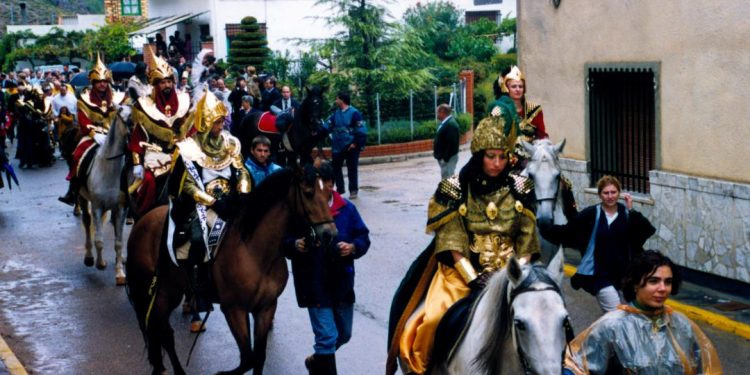 Valera de Abajo y los Dichos a la Virgen del Rosario en 1998