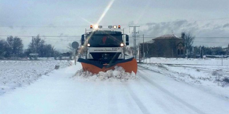 Diputación de Cuenca moviliza por la nieve 37 vehículos de su dispositivo invernal para actuar en 124 tramos de carretera