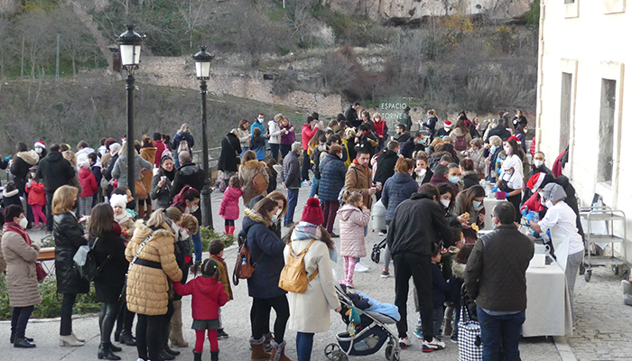 El Parador de Cuenca recauda mil euros a favor de Aldeas Infantiles en su acto solidario navideño