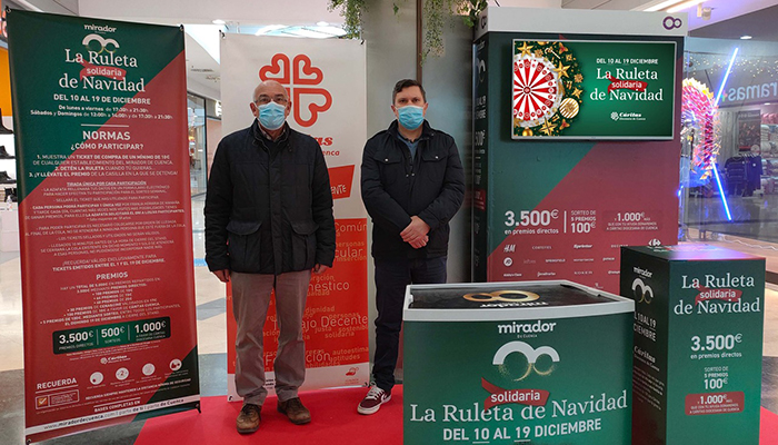 La Navidad del Mirador arranca con la donación de 1.000 euros a Cáritas Cuenca y 4.000 euros más en premios directos para sus clientes