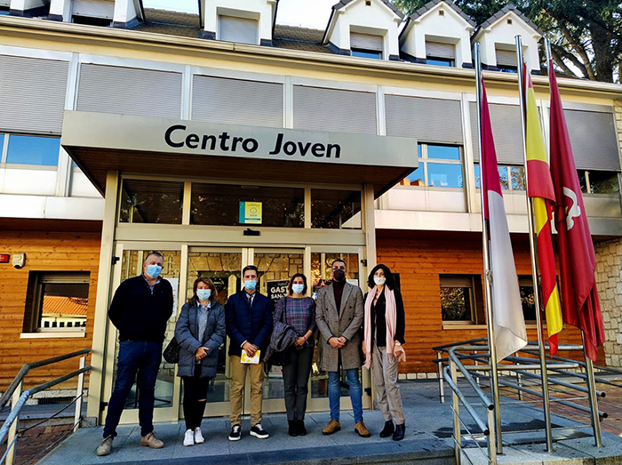 Los doce jóvenes que se están formando en el Centro Joven de Cuenca dentro del programa de Garantía Juvenil sobre instalaciones deportivas iniciarán sus prácticas en enero