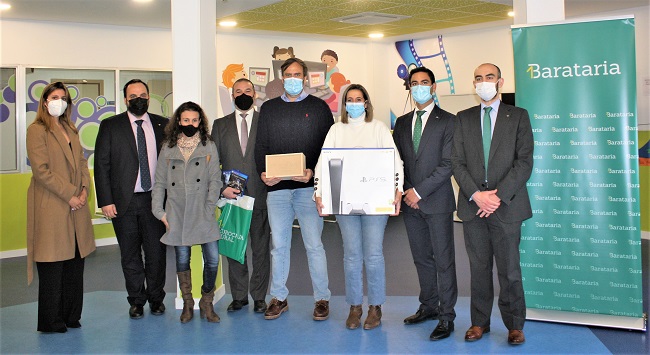 Los empleados de Eurocaja Rural donan una consola al Hospital Nacional de Parapléjicos