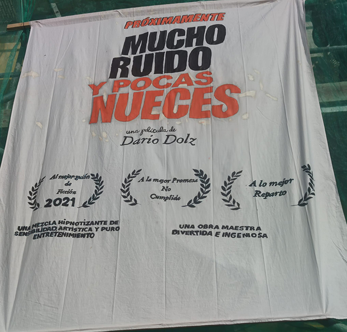 Los vecinos de San Antón galardonan con tres premios al alcalde de Cuenca por su película ‘Mucho ruido y pocas nueces’