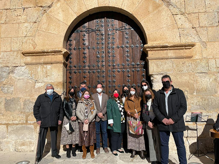 La Diputación de Cuenca restaura las puertas de la Iglesia Parroquial de Ledaña con una inversión de 10.000 euros