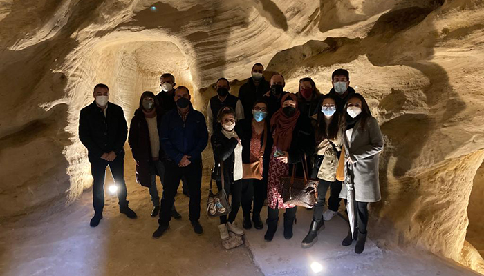 El Gobierno regional facilita la contratación de diez personas en Villares del Saz para la rehabilitación de la Cueva de los Altillos