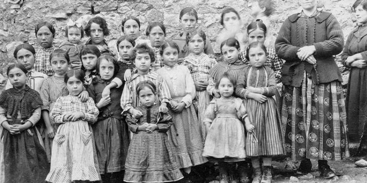 El Gobierno regional celebra el 8M con la exposición virtual de fotos antiguas ‘Con rostro de mujer’ y con actividades en bibliotecas y museos