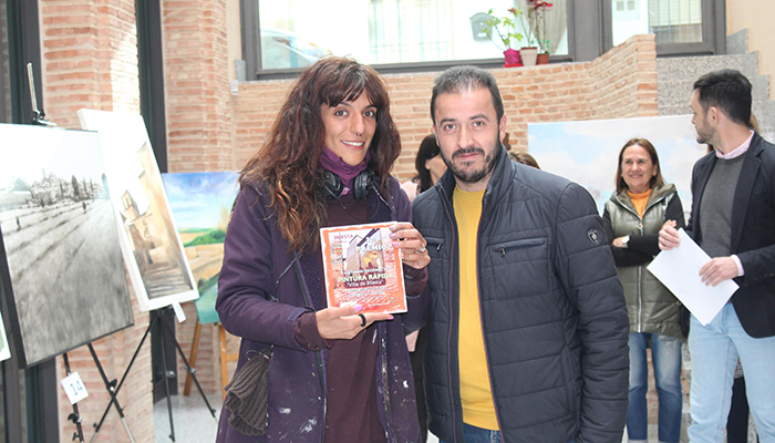 Patricia Jiménez, ganadora del I Certamen de Pintura Rápida Villa de Iniesta