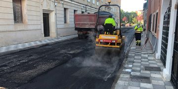 El Ayuntamiento de Cuenca adjudica un contrato para mantenimiento urbano por 1,2 millones de euros para bacheado, asfaltado y reposición de baldosas