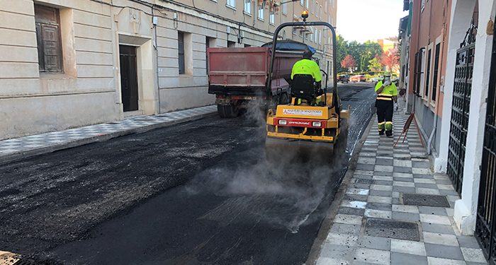 El Ayuntamiento de Cuenca adjudica un contrato para mantenimiento urbano por 1,2 millones de euros para bacheado, asfaltado y reposición de baldosas El Ayuntamiento de Cuenca adjudica un contrato para mantenimiento urbano por 1,2 millones de euros para bacheado, asfaltado y reposición de baldosas