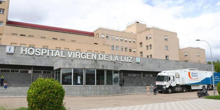 Tres ocupantes de un turismo de 18, 17 y 15 años, trasladados al Hospital Virgen de la Luz tras un accidente en El Peral