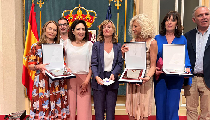 Los IES ‘Brianda de Mendoza’ de Guadalajara y el ‘Alfonso VIII’ de Cuenca reciben la Placa de Honor de la Orden Civil de ‘Alfonso X El Sabio’ por su labor en el ámbito educativo