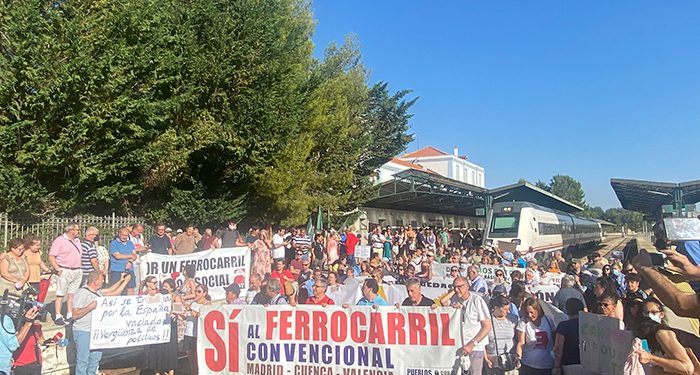 Cuenca despide a su último tren entre indignación y la esperanza puesta en Europa