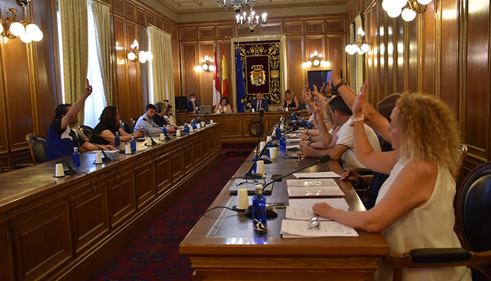 El Pleno de la Diputación de Cuenca aprueba casi ocho millones de euros para caminos, carreteras, patrimonio, parques de bomberos y comprar de terrenos