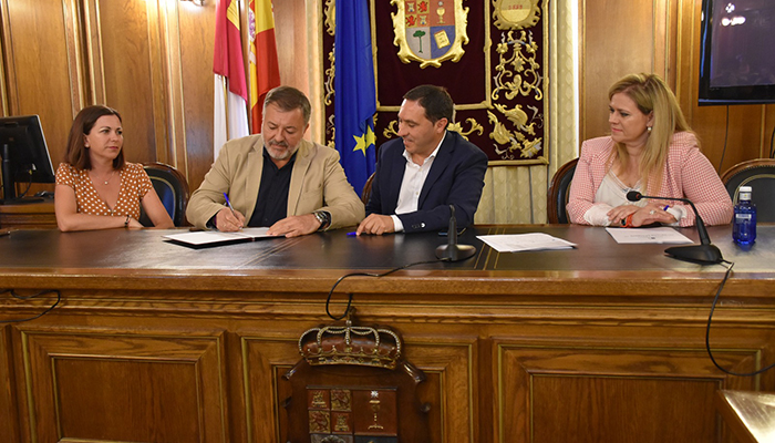 La Diputación y la Junta rubrican el convenio con doce ayuntamientos de Cuenca para actuar en 19 consultorios