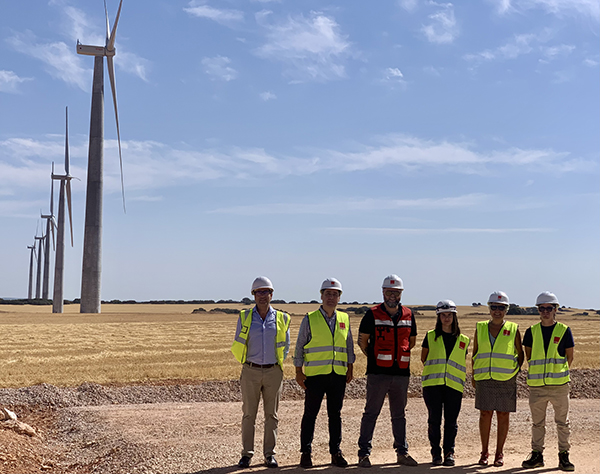 Tierraseca destaca la posición privilegiada de nuestro país en producción de energías renovables durante su visita el ‘Parque Eólico GECAMA’ en Tébar