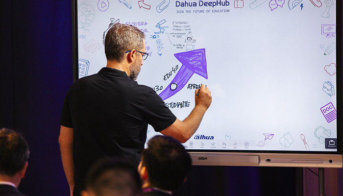DeepHub Smart Interactive Whiteboard la pizarra interactiva de Dahua para el nuevo curso