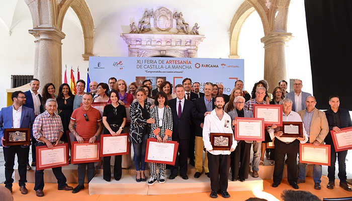 El Gobierno de Castilla-La Mancha otorga a Fernando Alcalde la Medalla al Mérito Artesano y amplía con cinco placas y 14 nuevos Maestros y Maestras Artesanas el reconocimiento al sector