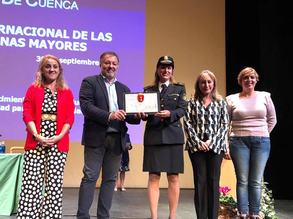 El Consejo Municipal de Mayores de Cuenca reconoce a Heliodoro Pérez, Policía Nacional de Cuenca y Antonio Martins