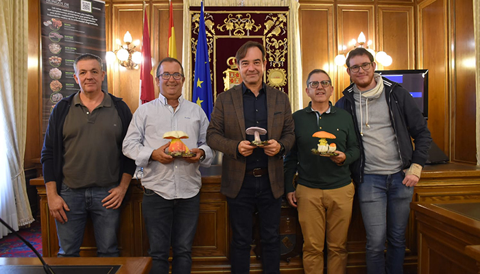 La Diputación de Cuenca colabora con el Centro de Dinamización Turística de Recursos Micológicos de Cardenete que se hace itinerante