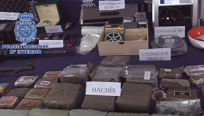 La droga se almaneceba en un pueblo de Cuenca La Policía Nacional detiene a 21 personas que distribuían grandes cantidades de cocaína y otras drogas a través de vehículos caleteados