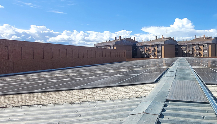 Ya están en funcionamiento las placas solares del complejo Luis Ocaña y del polideportivo San Fernando que generarán un ahorro energético de entre el 25 y el 60%