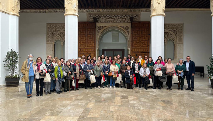 El Gobierno regional recibe en el Palacio de Fuensalida a las asociaciones de mujeres de Horcajo de Santiago y Valverde de Júcar