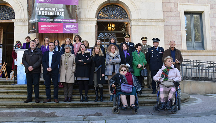 Los jardines del Palacio Provincial muestran la unidad institucional y social de Cuenca frente a la Violencia de Género