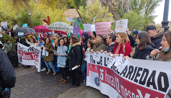 Un total de 600 trabajadores se concentran en Cuenca para exigiir el fin de la precariedad laboral en Educación