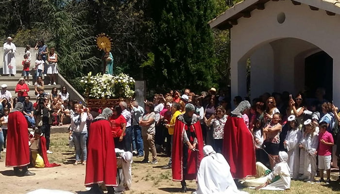 El Ayuntamiento de Tinajas apuesta por conservar y promocionar la representación de Moros y Cristianos