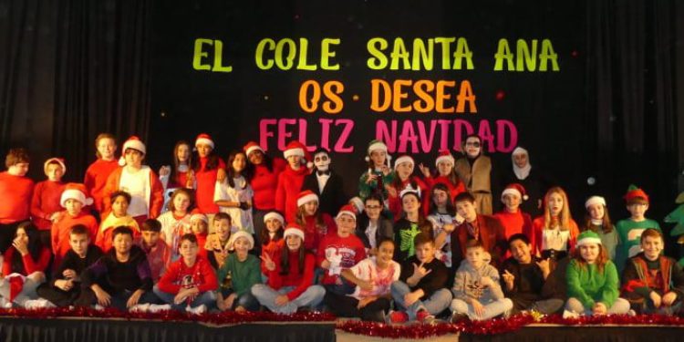 La diversidad de la Navidad une al mundo en el festival del CEIP Santa Ana de Cuenca