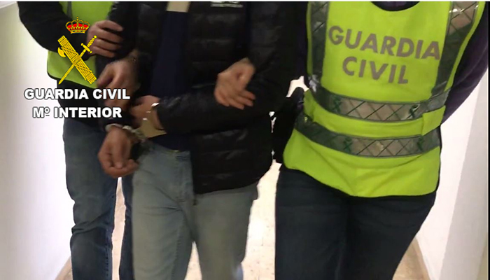 Entraron en su casa de Talayuelas, lo golpearon, ataron y le robaron 1.000 euros han sido detenidos por la Guardia Civil