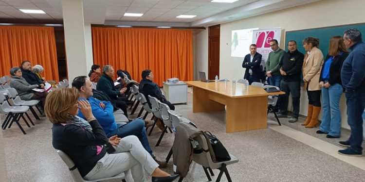 Una quincena de personas asiste a la jornada sobre medidas de apoyo a empresas en el mundo rural en Villares del Saz Una quincena de personas asiste a la jornada sobre medidas de apoyo a empresas en el mundo rural en Villares del Saz