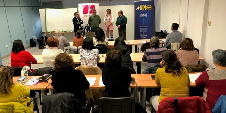 Unas veinticinco personas se informan en El Provencio sobre medidas de apoyo a empresas en el mundo rural Unas veinticinco personas se informan en El Provencio sobre medidas de apoyo a empresas en el mundo rural