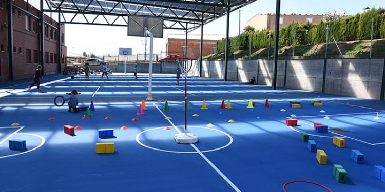 Inaugurada la pista polideportiva cubierta de San Lorenzo de la Parrilla Inaugurada la pista polideportiva cubierta de San Lorenzo de la Parrilla