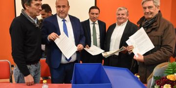 Martínez Guijarro participa en el acto de puesta de primera piedra de la construcción de la procesadora ‘Pistacuenca’, en Villamayor de Santiago