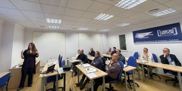 Una quincena de personas asiste a la jornada técnica sobre lubricantes para los asociados de TRACC en ACESANC