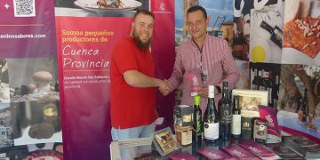 Donde Nacen los Sabores premió a uno de sus consumidores en FERACAM con un lote de productos