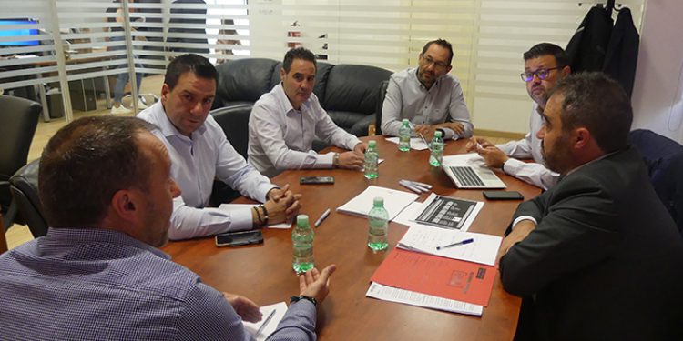 Los talleres de reparación y los concesionarios de Cuenca abordan con el viceconsejero de Educación la falta de profesionales en el sector Los talleres de reparación y los concesionarios de Cuenca abordan con el viceconsejero de Educación la falta de profesionales en el sector