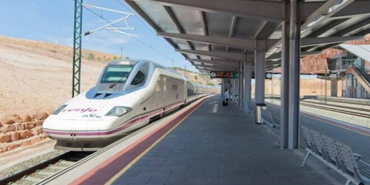 Renfe celebra el 10º aniversario del AVE que une Madrid con Alicante