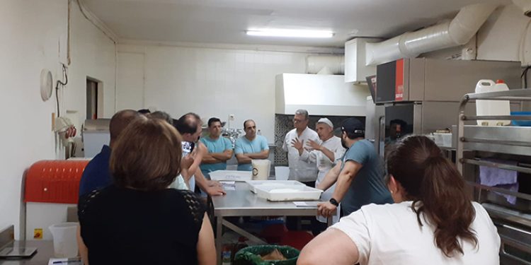 El maestro Florindo Fierro enseña aspectos clave de la panadería a los profesionales de AFEPAN El maestro Florindo Fierro enseña aspectos clave de la panadería a los profesionales de AFEPAN