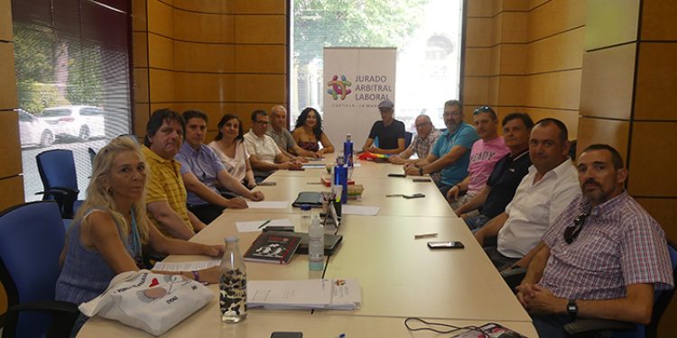 Firmado de manera definitiva el convenio colectivo provincial de transporte de viajeros por carretera de Cuenca Firmado de manera definitiva el convenio colectivo provincial de transporte de viajeros por carretera de Cuenca