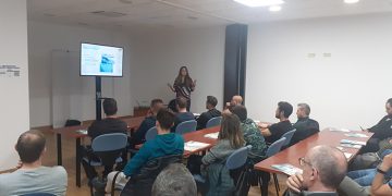 Más de veinte profesionales y empresarios de talleres conquenses aprenden sobre lubricantes con TRACC y Total Energies