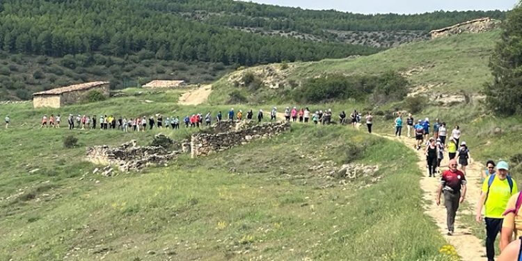 Más de 200 personas se dan cita en Palomera en la última marcha de la tercera temporada de ‘7.000pasosX’
