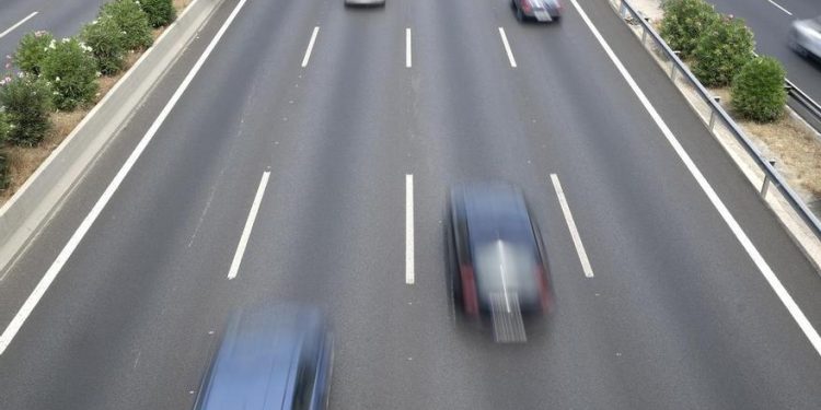 A 215 km/h. La Guardia Civil investiga a una persona como presunto autor de un delito de exceso de velocidad A 215 km/h. La Guardia Civil investiga a una persona como presunto autor de un delito de exceso de velocidad