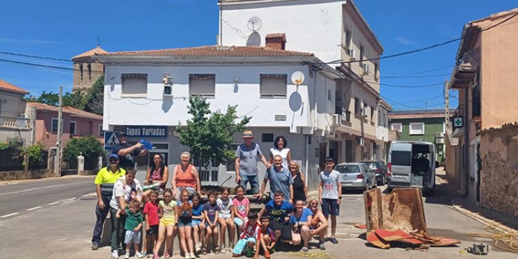 El olmo vuelve a la Plaza de la Constitución de Villar de Domingo García después de 30 años tras la muerte del último ejemplar por grafiosis El olmo vuelve a la Plaza de la Constitución de Villar de Domingo García después de 30 años tras la muerte del último ejemplar por grafiosis