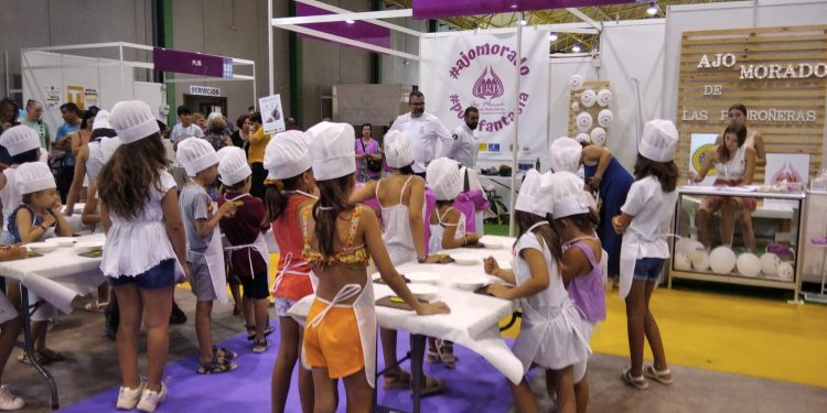 Tortosa destaca la “intensa y variada programación” que habrá del 28 al 30 de julio en la Feria del Ajo de Las Pedroñeras Tortosa destaca la “intensa y variada programación” que habrá del 28 al 30 de julio en la Feria del Ajo de Las Pedroñeras