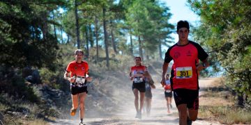 Israel Fernández y María Jesús Algarra repiten triunfo en el VI Trail Salvacañete “Alto Arambio”