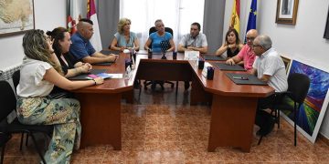 El Gobierno regional estudiará posibles soluciones para mejorar las instalaciones educativas de Villarta