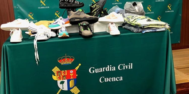 La Guardia Civil interviene en Tarancón más de 700 artículos falsificados La Guardia Civil interviene en Tarancón más de 700 artículos falsificados